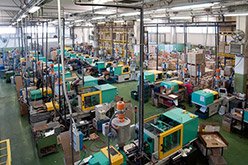 A factory with injection moulding machines that are connected to a Monitoring System